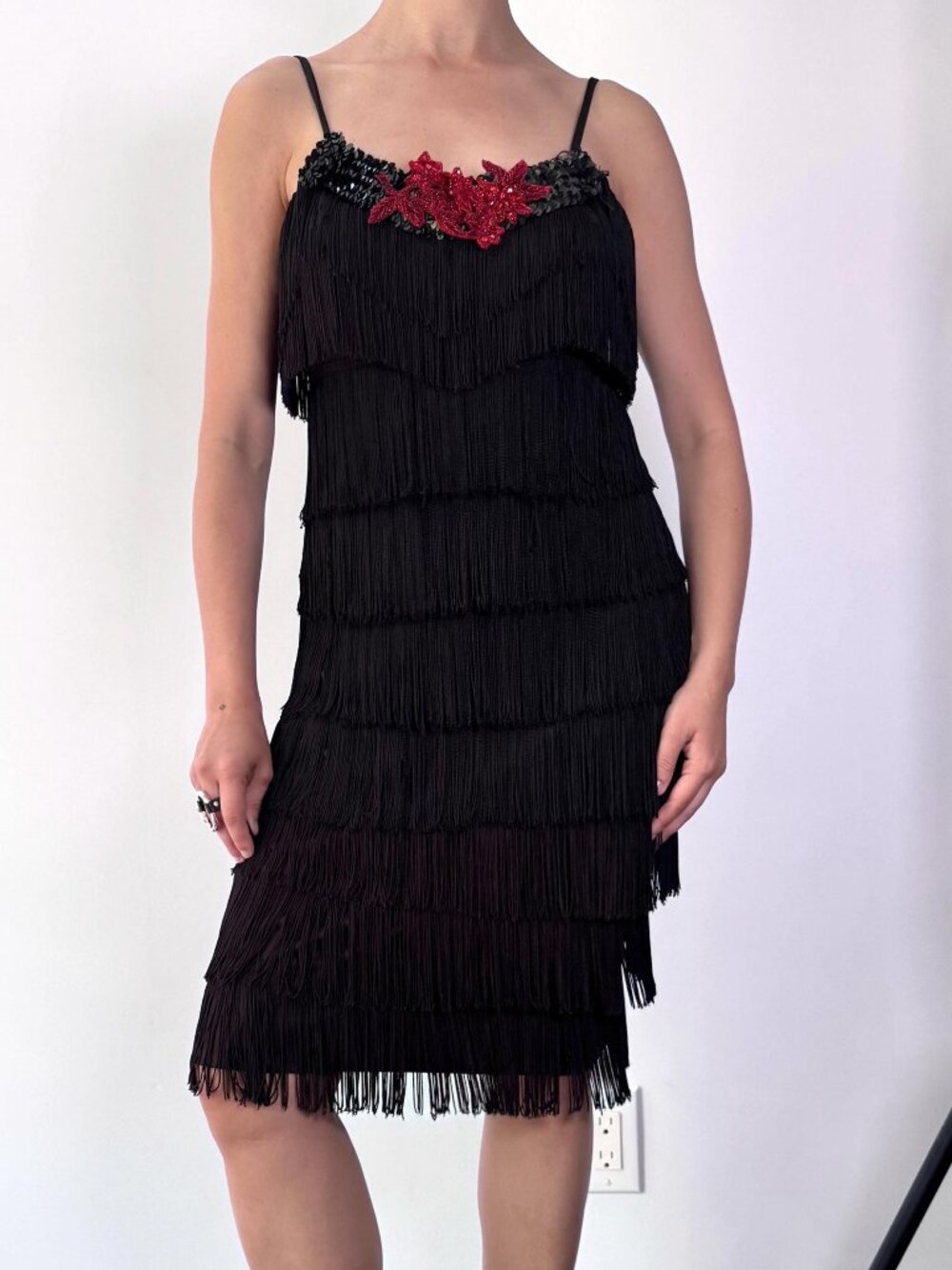 90s does 20s vintage black fringed Gatsby flapper cocktail party midi dress